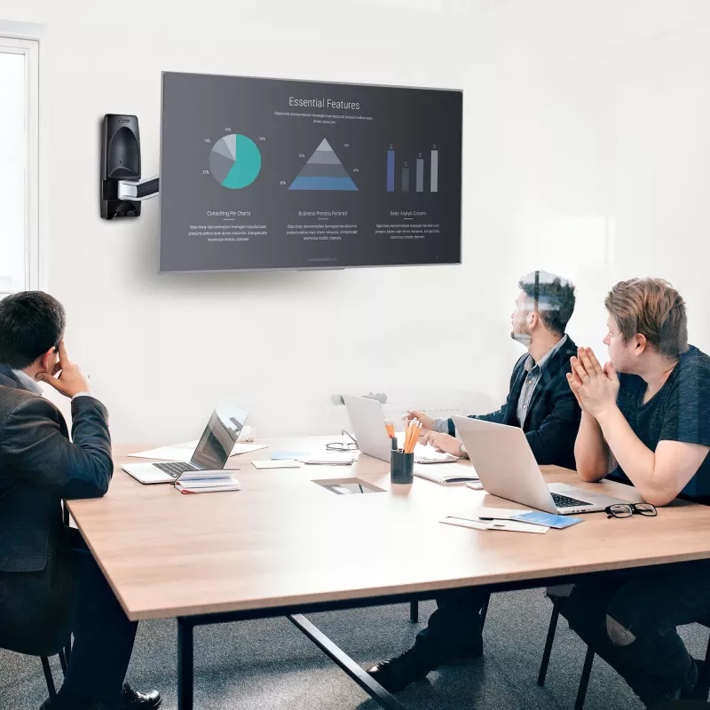 StarTech.com Gelenk-TV-Wandhalterung, VESA-Wandhalterung, unterstützt 26 bis 65 Zoll/99 lb/flache/gekrümmte Fernseher, ausziehbare flache Wandhalterung TV-Halterung, verstellbare Eck-TV-Wandhalterung