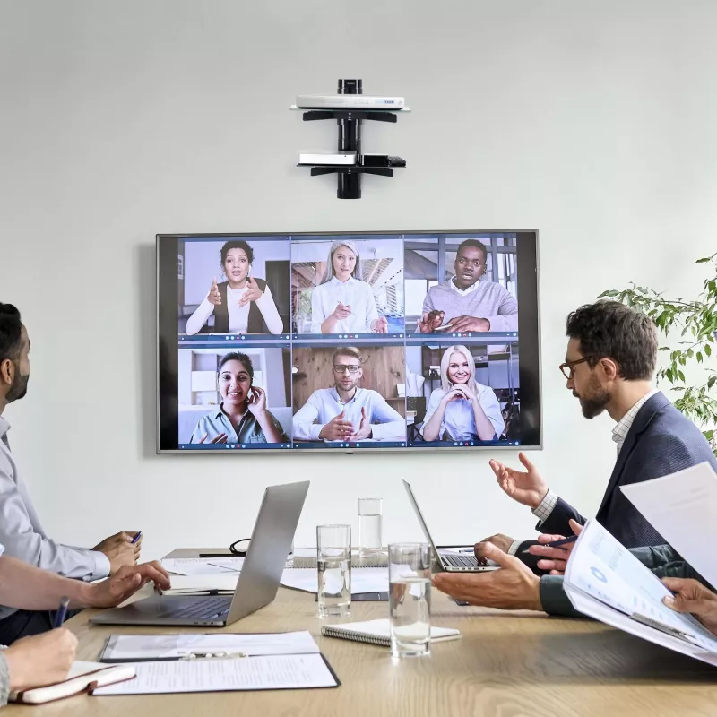 StarTech.com Dual-Floating-Wandregale für AV-Geräte, höhenverstellbares Regal für unter den Fernseher, Organisation von A/V-Geräten auf schwarzen Glasböden aus gehärtetem Glas