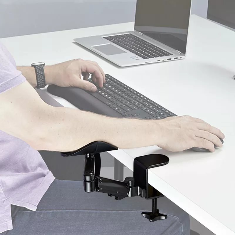 StarTech.com Verstellbare Armlehne für Büroschreibtisch, ergonomische Arm-/Ellbogenstütze, 360-Grad-Drehung, Klemmmontage/kein Bohren, Schwarz