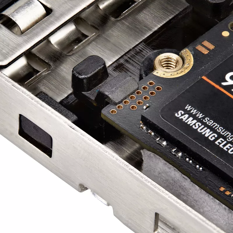 StarTech.com Dual-Bay M.2 NVMe SSD zu PCIe x8 Wechselrahmen; Bifurcation erforderlich; Werkzeuglose Installation, PCIe-Backplane mit zwei Hot-Swap-Laufwerksschächten