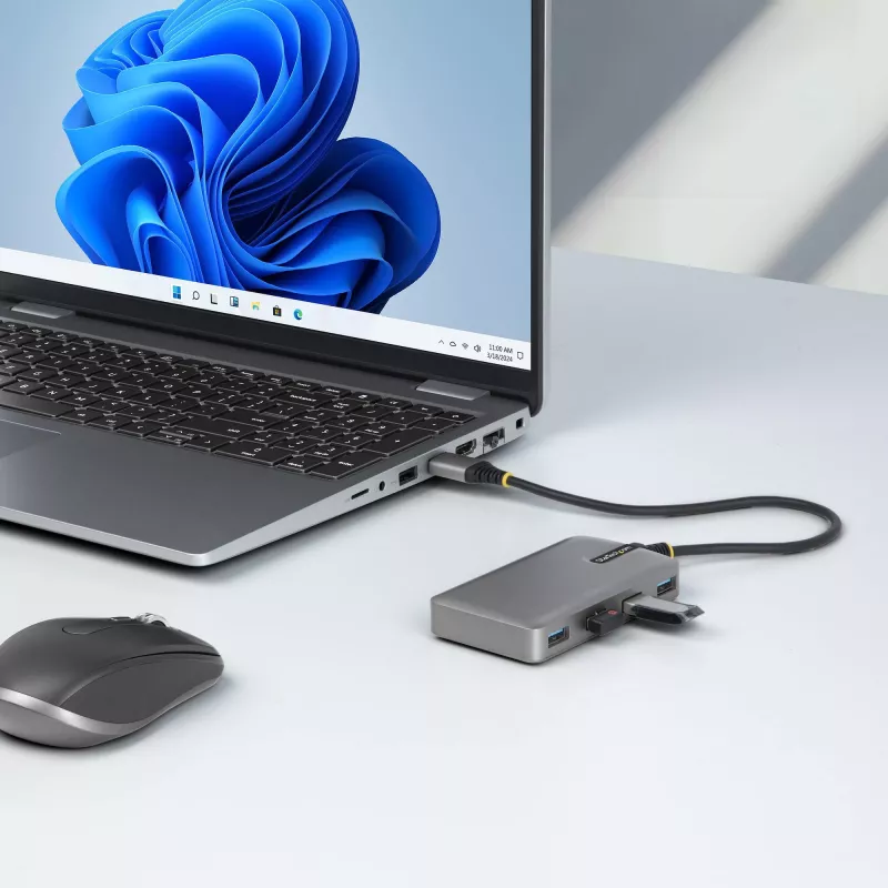 StarTech.com 4-Port USB-A-Hub, 5 Gbit/s, busgespeist, USB-A auf 4x USB-A-Hub mit USB-C-Hilfsstromeingang, 30 cm Hostkabel, tragbarer Desktop-/Laptop-USB-Hub