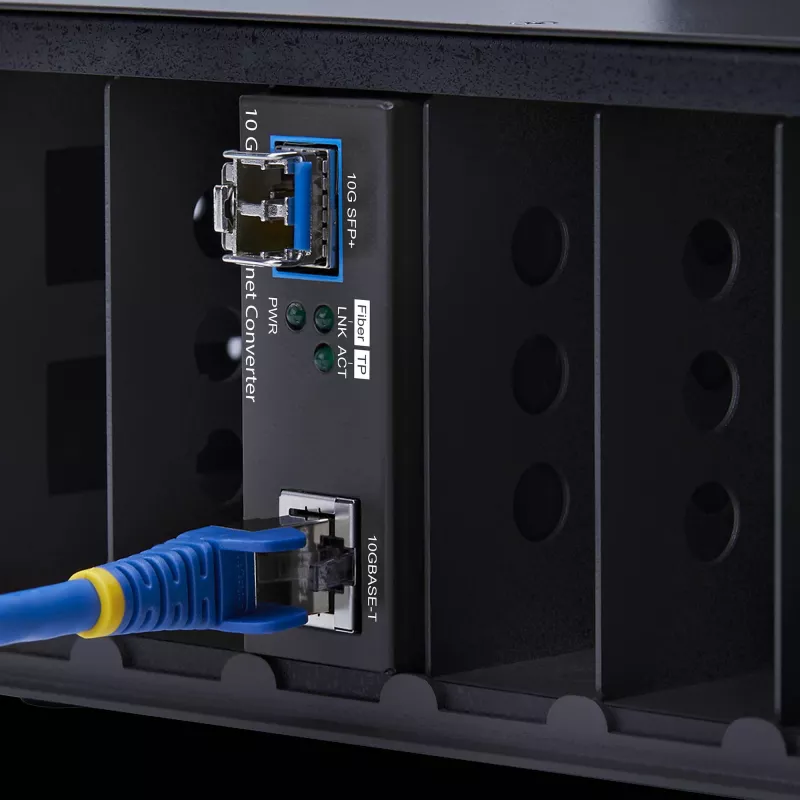 StarTech.com 10GbE SFP+ Fiber-Medienkonverter, 10 Gigabit Ethernet RJ-45 zu 10GBASE-X SFP+, Singlemode, Multimode, 16K Jumbo Frames, TAA-konform