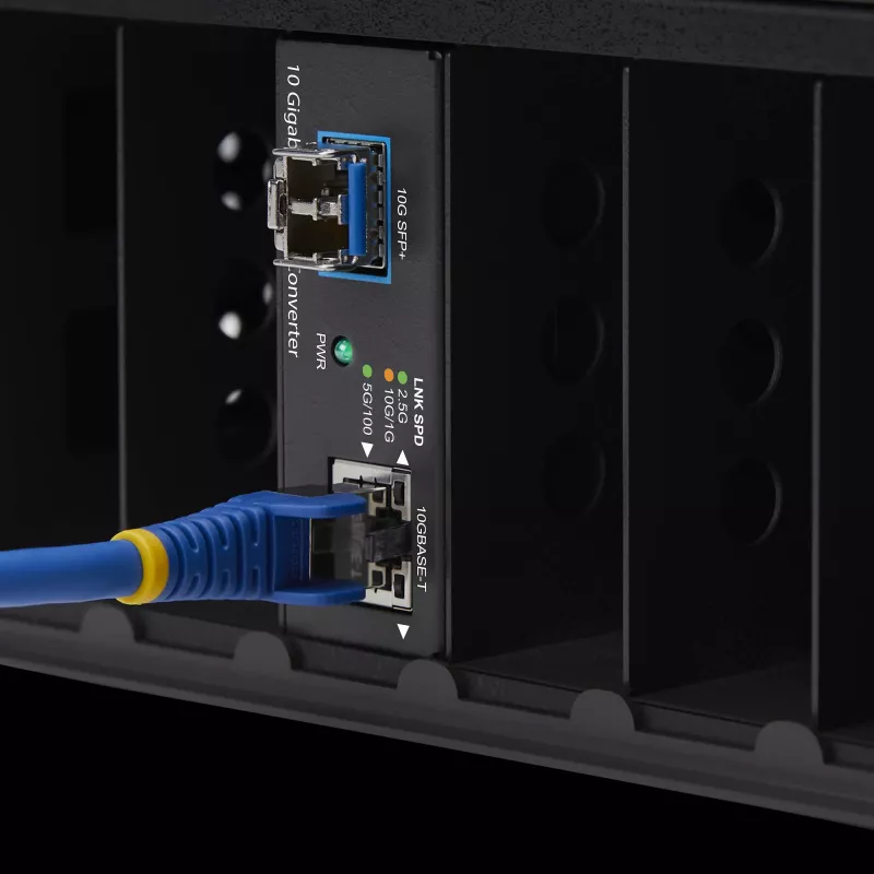 StarTech.com 10GbE Multi-Gigabit Open SFP+ Fiber Medienkonverter, 10G/5G/2.5G/1G/100M, Kupfer zu 10GBASE-X SFP+, Singlemode, Multimode, 16K Jumbo Frames, TAA