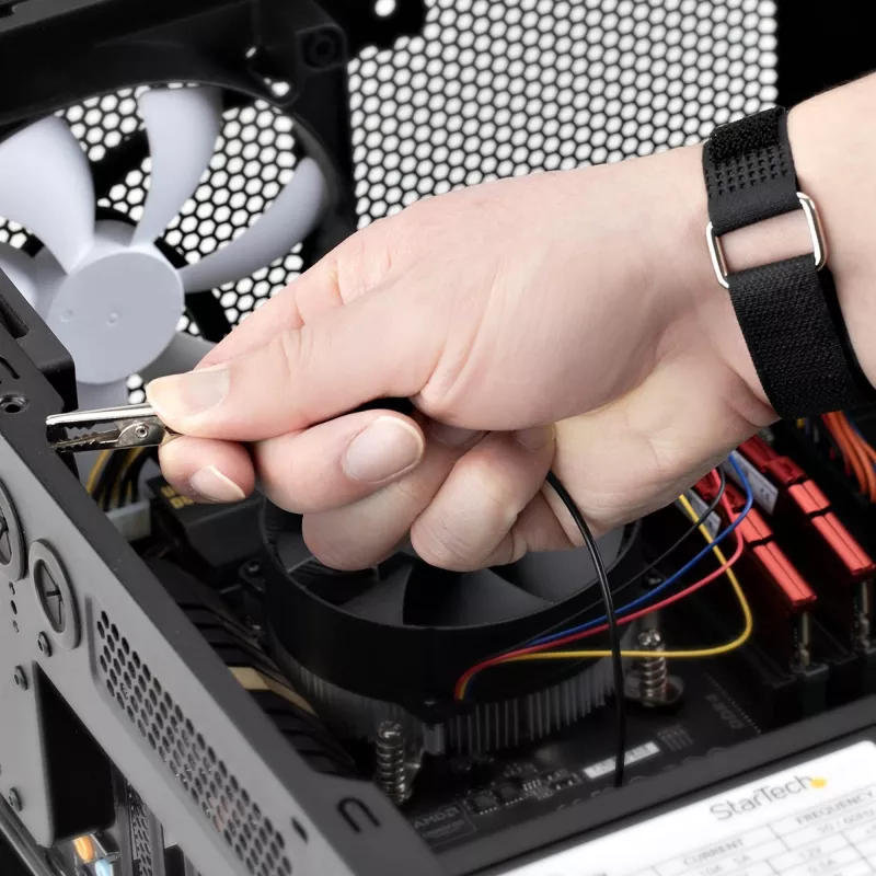StarTech.com Antistatisches Armband mit Erdungskabel, ESD-sicheres Band mit 1,5 m abnehmbarem Kabel, verhindert elektrostatische Entladung, verstellbare Passform, TAA