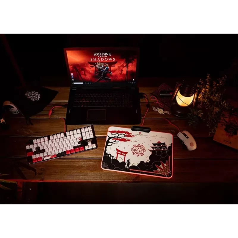 Lexip X Ubisoft - Assassin's Creed - Shadows Mauspad, Schwarz, Gold, Rot, Weiß, Bild, USB-betrieben, Gaming-Mauspad