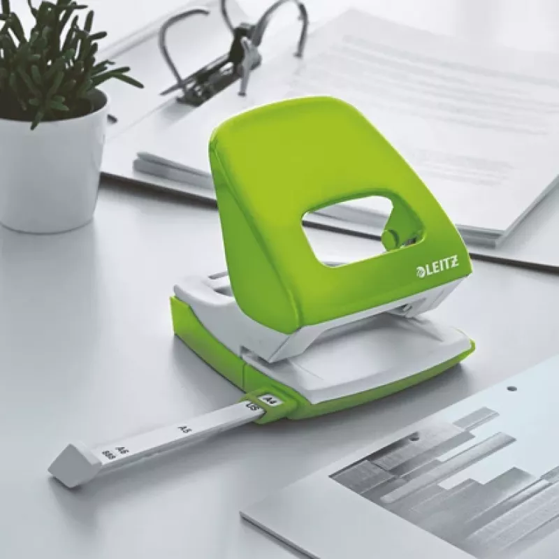 Leitz Locher WOW 5008 Metall 2-fach / 30 Blatt, 30 Blatt, Grün, Metall, Kunststoff, 8 cm, 5,5 mm, A4, A5, A6, Folio, US-Quart, 8 x 8 x 8 cm