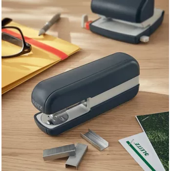 Leitz Cosy Heftgerät 30 Blatt, 30 Blatt, Schwarz, Standard-Clinch, 24/6, Metall, Kunststoff, 80 g/m²