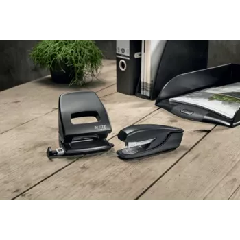 Leitz NeXXt Recycle Locher, 30 Blatt, Schwarz, Kunststoff, 8 cm, 5,5 mm, A6