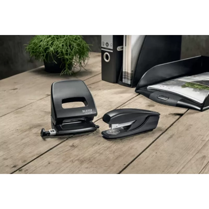 Leitz NeXXt Recycle Locher, 30 Blatt, Schwarz, Kunststoff, 8 cm, 5,5 mm, A6