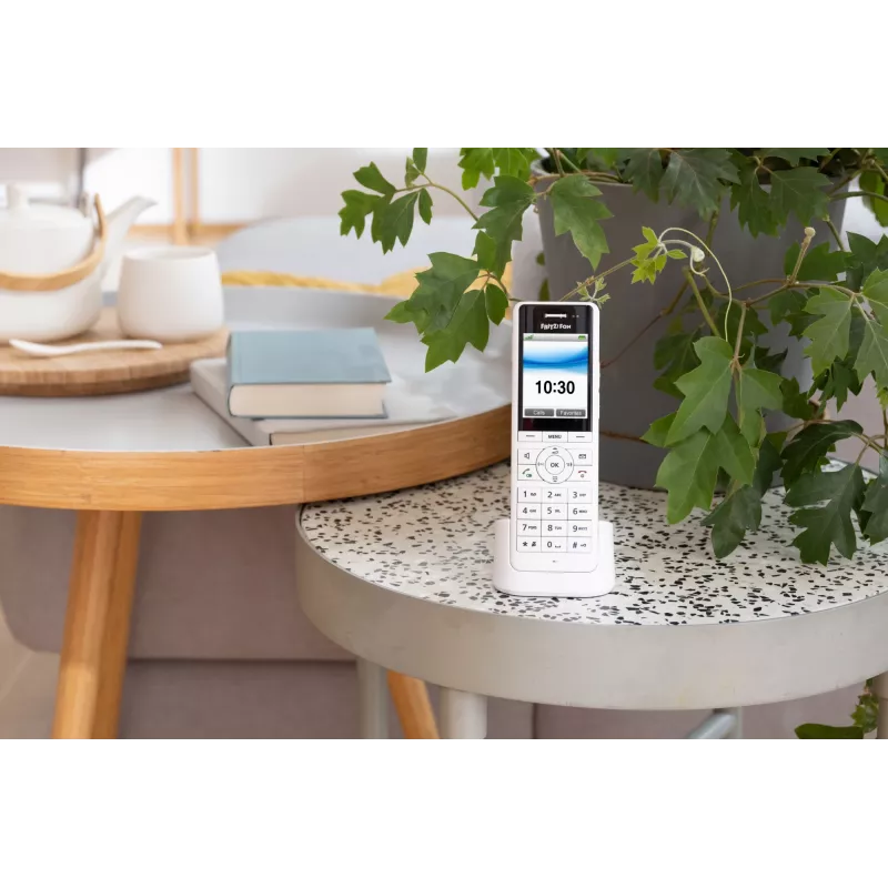 DECT-Schnurlostelefon FRITZ X6 Weiß International — Freisprecheinrichtung, Anrufbeantworter, 100-Einträge-Telefonbuch