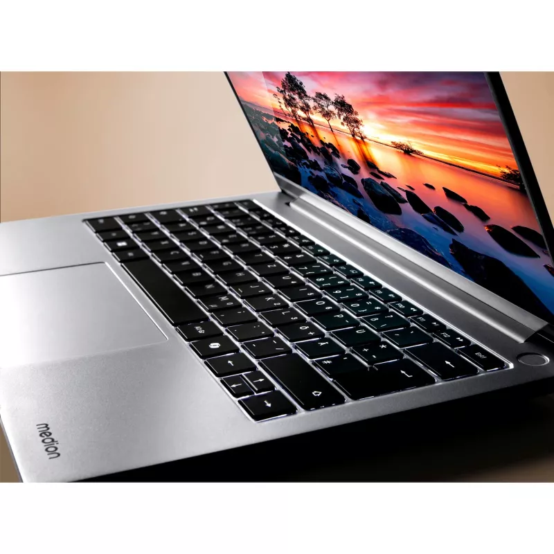 MEDION 30040132 Laptop Intel Core 5 120U 35,6 cm (14 Zoll) 2.8K 16 GB DDR4-SDRAM 512 GB SSD Wi-Fi 6 (802.11ax) Windows 11 Home Schwarz
