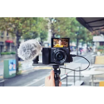 Sony α 6400 + SEL18135 MILC 24,2 MP CMOS 6000 x 4000 Pixel Schwarz
