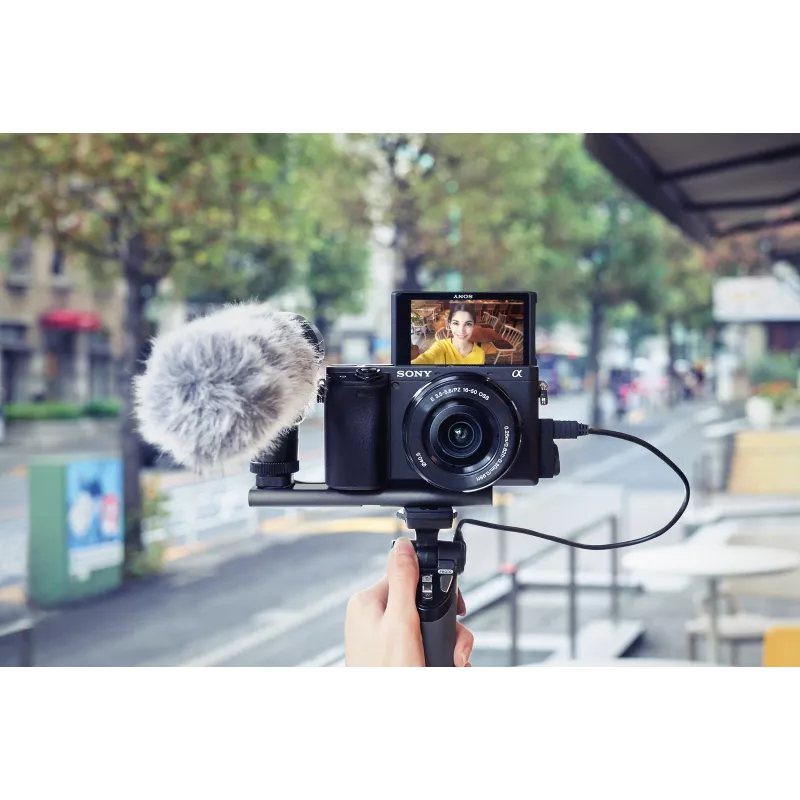 Sony α 6400 + SEL18135 MILC 24,2 MP CMOS 6000 x 4000 Pixel Schwarz