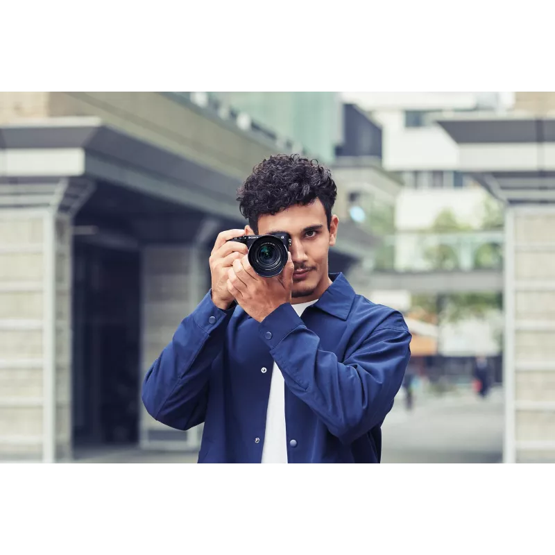 Sony α 6400 + SEL18135 MILC 24,2 MP CMOS 6000 x 4000 Pixel Schwarz