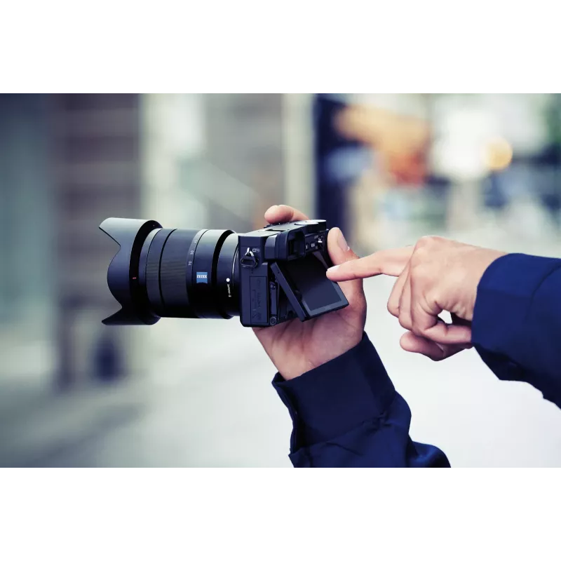 Sony α 6400 + SEL18135 MILC 24,2 MP CMOS 6000 x 4000 Pixel Schwarz
