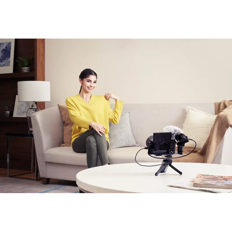 Sony α 6400 + SEL18135 MILC 24,2 MP CMOS 6000 x 4000 Pixel Schwarz