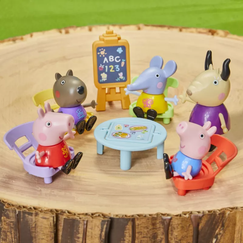Hasbro Peppa Pig Spielgruppe Spielset mit 5 Figuren und 6 Zubehörteilen, Vorschulspielzeug für 3-jährige Mädchen und Jungen und älter