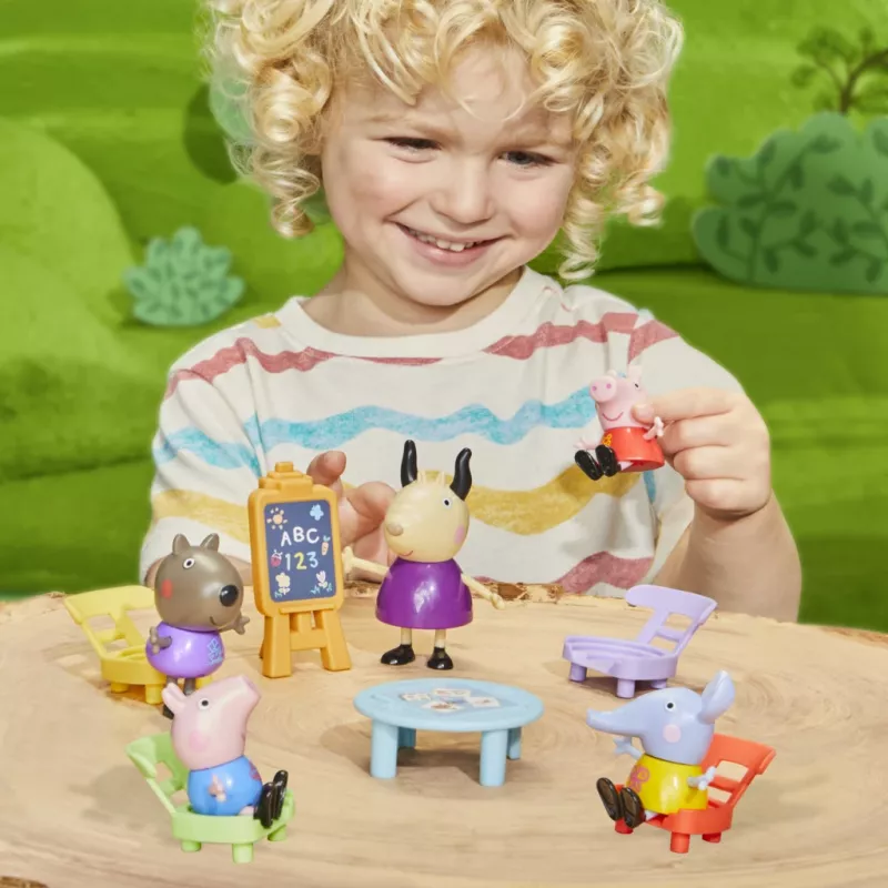 Hasbro Peppa Pig Spielgruppe Spielset mit 5 Figuren und 6 Zubehörteilen, Vorschulspielzeug für 3-jährige Mädchen und Jungen und älter