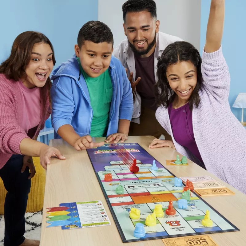 Monopoly Knockout Familienspiel, schnelle Brettspiele für Alter 8+, 2–8 Spieler, 20 Min.