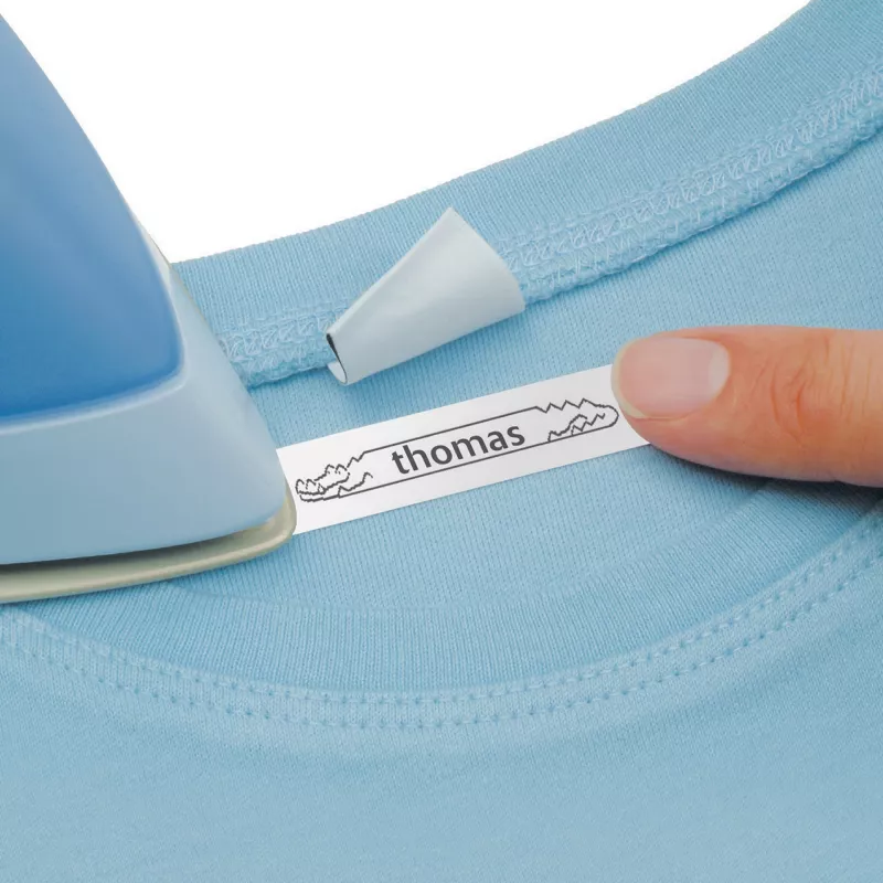 DYMO LetraTag Aufbügelbare Stoffetiketten | Original | 12 mm x 2 m Rolle | Schwarzer Druck auf Weiß | Aufbügelbare Kleidungsetiketten Ideal für Uniformen/Kinderkleidung | für LetraTag Drucker
