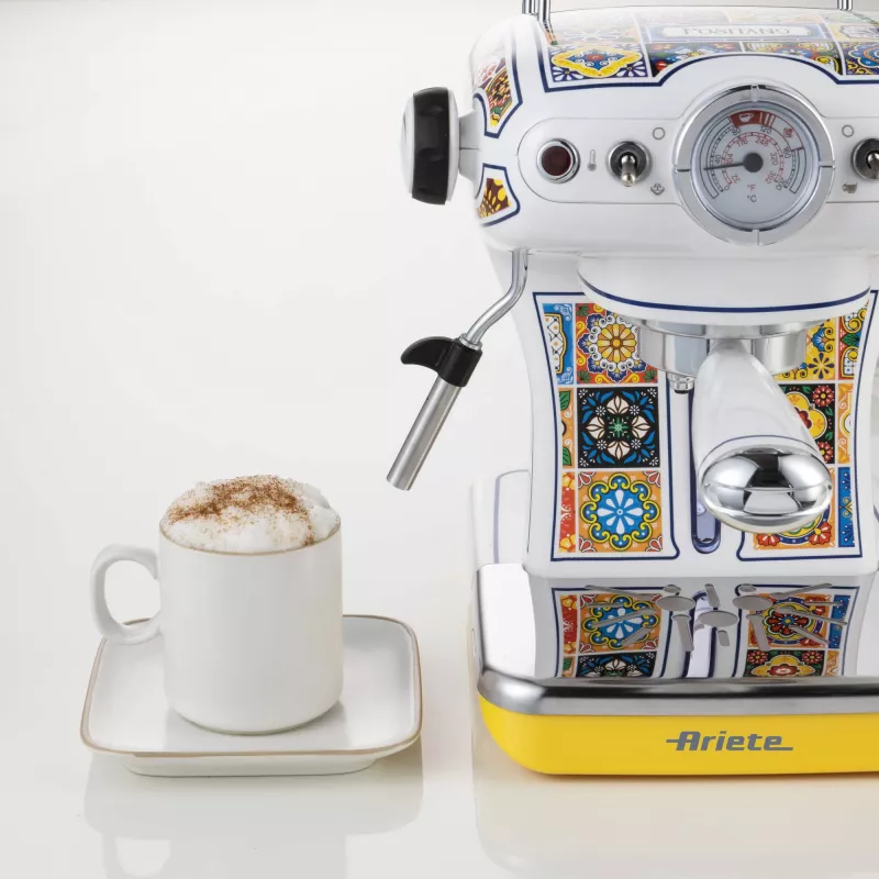 Ariete 1389 Positano Kaffeemaschine, 850 W, Tankkapazität 0,9 l, 1 oder 2 Tassen Filter, Abtropfschale, Milchaufschäumer