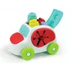 Ein innovatives Auto mit weichen Einsätzen, wie den Clemmy-Steinen, für ein anregendes Erlebnis, das Spiel und sensorische Entdeckung verbindet.<br><br>Die weichen Einsätze können erkundet und berührt werden, um die verschiedenen Reliefmuster und Formen zu entdecken. Fördert den Tastsinn und die manuellen Fähigkeiten.<br><br>Das Dach des Autos kann als Basis zum Stapeln der Clemmy-Steine…