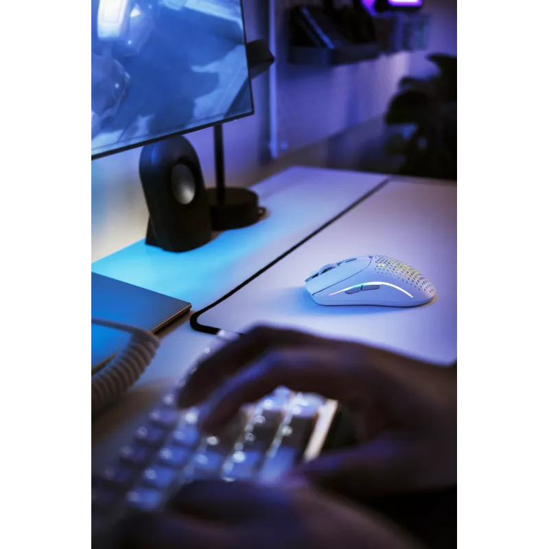 Glorious Gaming Glorious Model O Wireless 2 – Mattweiß, Rechtshänder, Laser, RF Wireless + USB Typ-C, 26000 DPI, 1 ms, Weiß