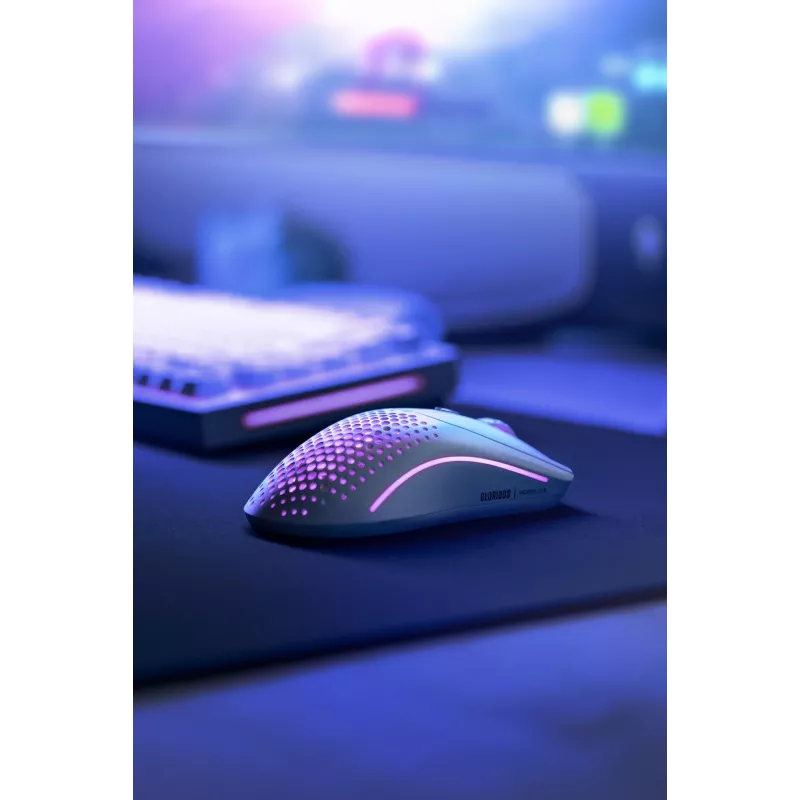 Glorious Gaming Glorious Model O Wireless 2 – Mattweiß, Rechtshänder, Laser, RF Wireless + USB Typ-C, 26000 DPI, 1 ms, Weiß
