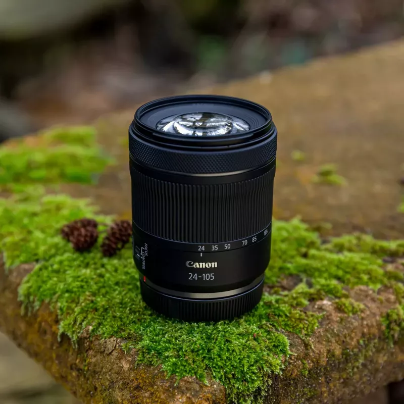 Canon EOS R8 + RF 24-105mm F4-7.1 IS STM MILC 24,2 MP CMOS 6000 x 4000 Pixel Schwarz