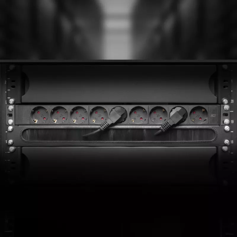 ACT Verlängerungs-PDU 19 Zoll CEE7/7 mit 9 Typ-F-Steckdosen, 3 m H05VV-F 3G1.5