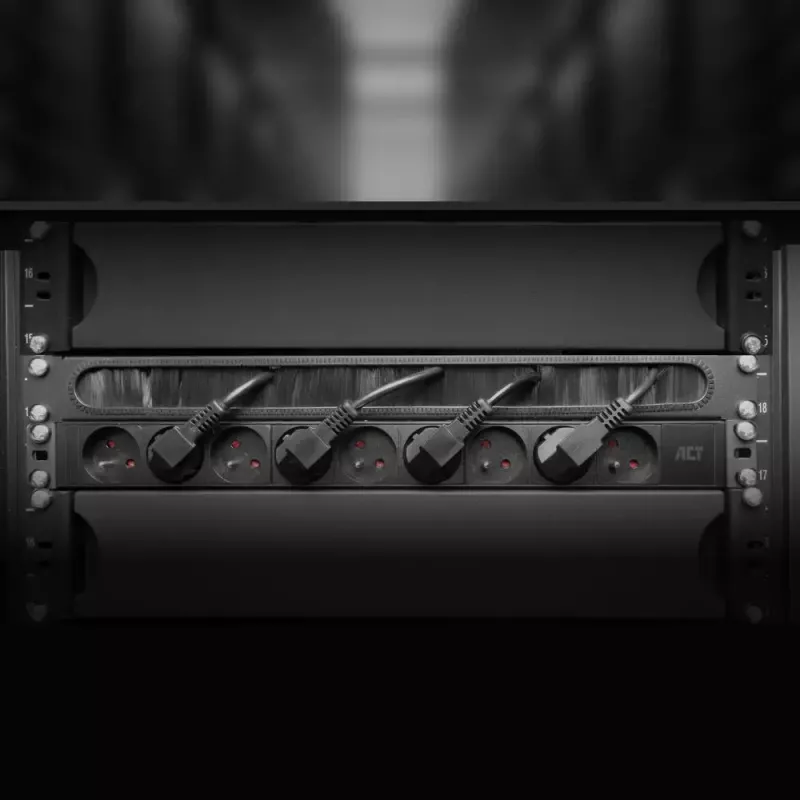 ACT Verlängerungsleitung PDU 19 Zoll CEE7/7 mit 9 Typ-E-Steckdosen, 3m H05VV-F 3G1.5