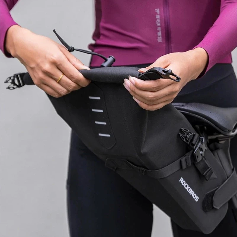 Rockbros 30130061001 3 L schwarz wasserdichte Fahrradsatteltasche