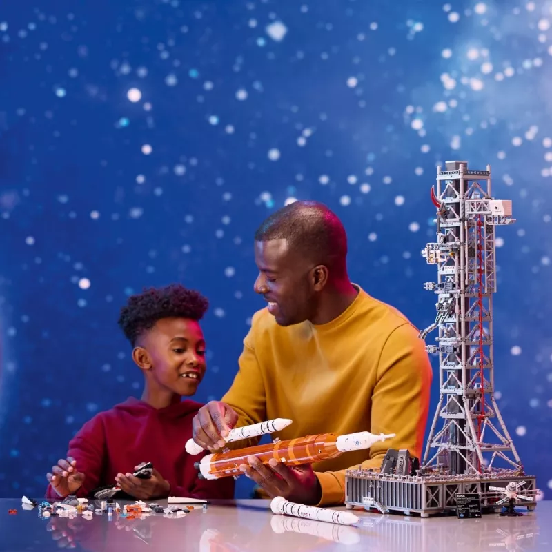 LEGO ICONS 10341 NASA Artemis Space Launch System