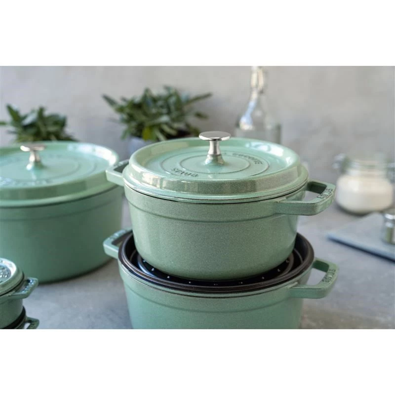 Staub Runder Gusseisen-Schmortopf 5,2 L, Minze – La Cocotte 26 cm