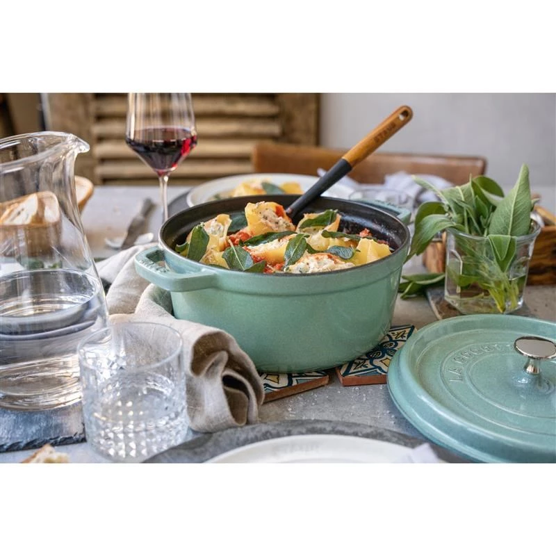 Staub Runder Gusseisen-Schmortopf 5,2 L, Minze – La Cocotte 26 cm