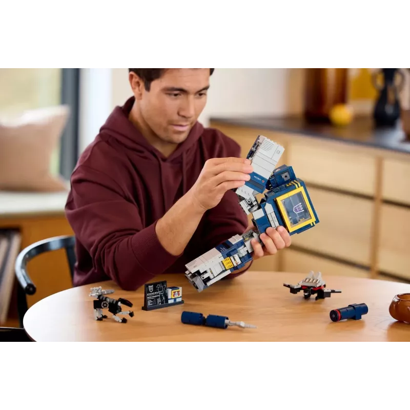 LEGO ICONS 10358 Transformers: Soundwave