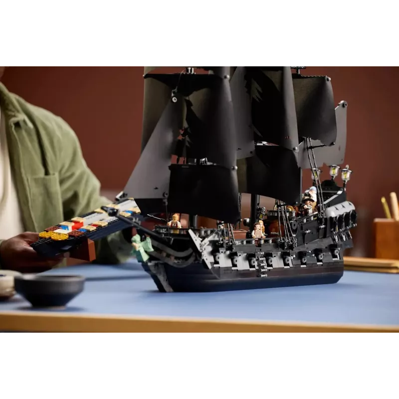 LEGO ICONS 10365 Captain Jack Sparrows Piratenschiff