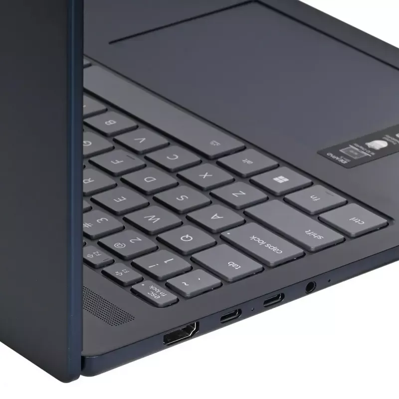Laptop Lenovo schlank-5-16IRH10R — Intel Core 7 240H, 16 Zoll WUXGA IPS Touchscreen, 16GB RAM, 1TB SSD, Windows 11, Cosmic Blue