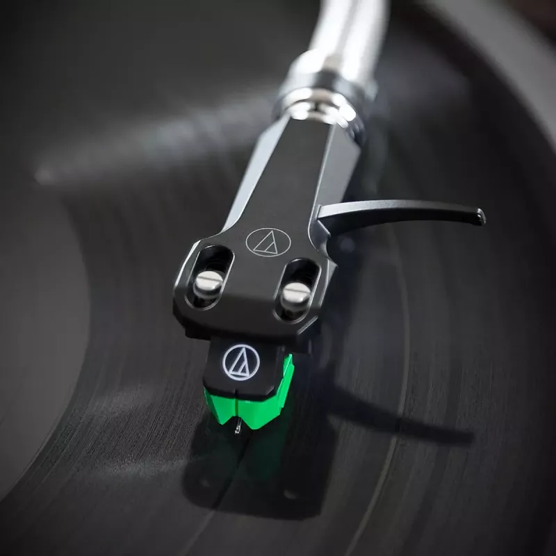 Audio-Technica AT-VM95E/H Tonabnehmer mit AT-HS6BK Headshell vormontiert (schwarz/grün)
