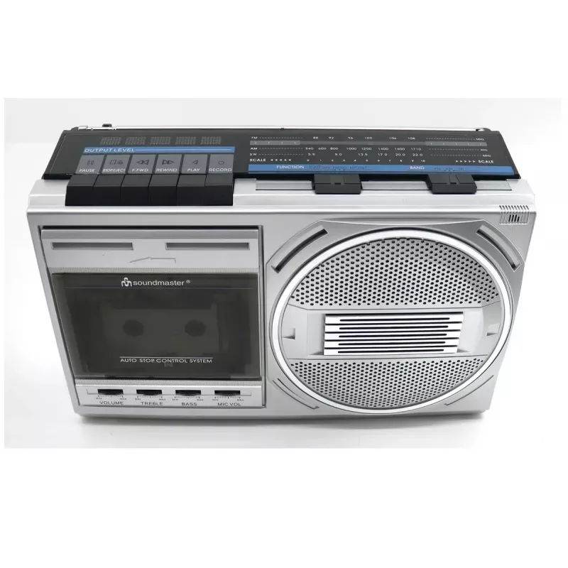 Tragbarer Kassettenspieler Soundmaster RR20SI — FM/MW/KW-Radio, 3 W RMS, 3,5 mm Kopfhörer, Schwarz/Silber