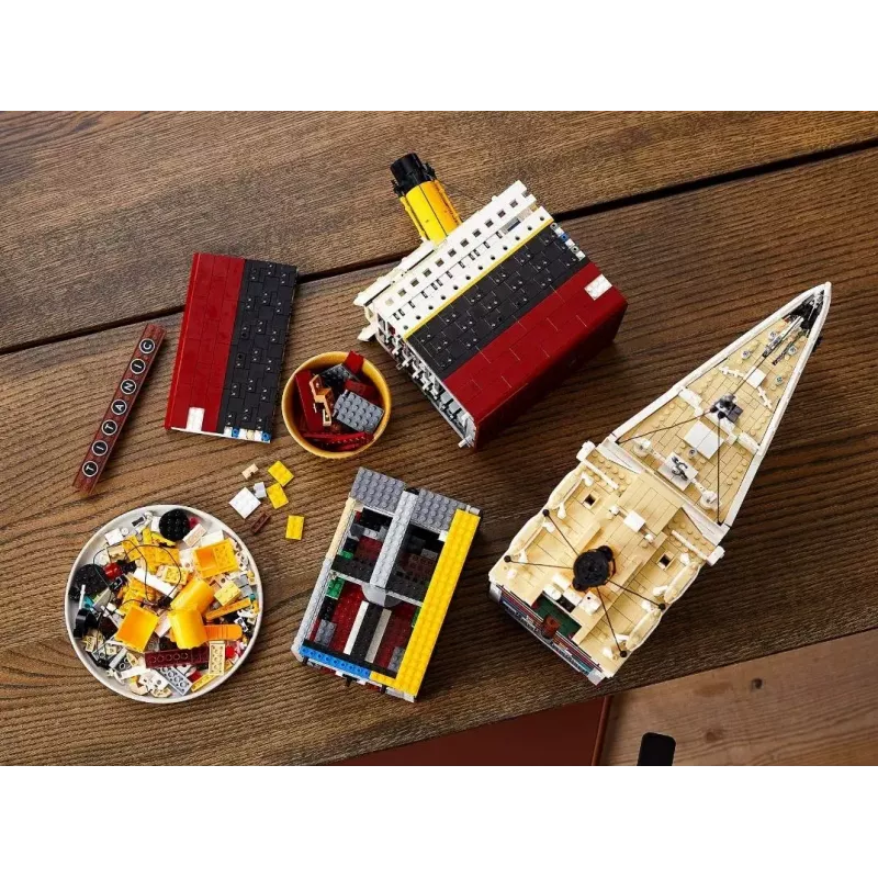 LEGO Bauset ICONS 10294 Titanic Modellnachbildung — 9.090 Teile, 18+