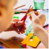Schere Fiskars Classic gerader Schnitt für Kinder, einklingig, rot/silber