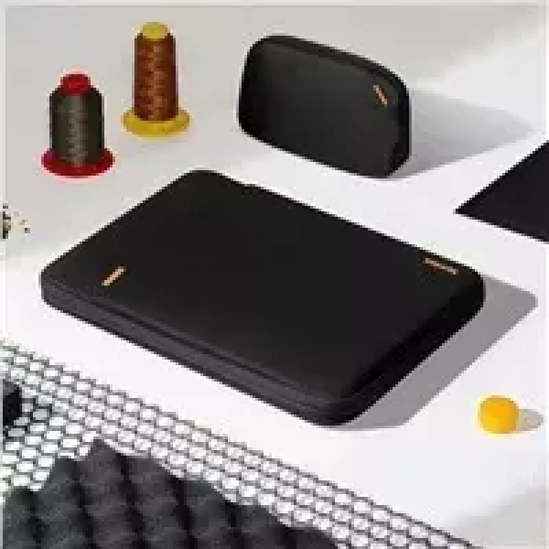 Sleeve Kit Tomtoc TOM-A13-C12D für 13 Zoll MacBook Pro/Air — schwarz