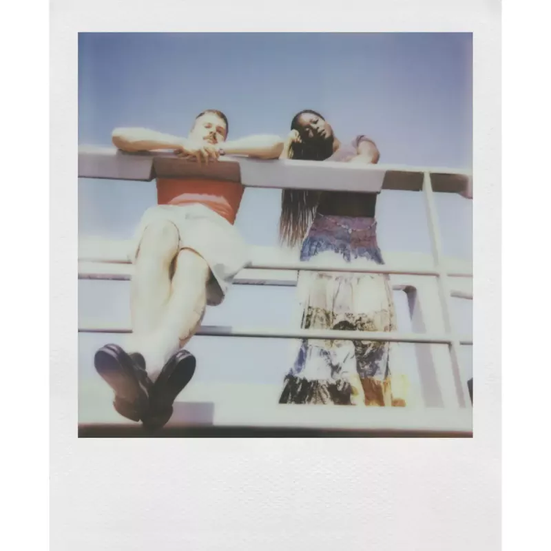 Sofortbildkamera POLAROID Now Gen 3 Coral 9156 – analoge Sofortbildkamera, Farbe Coral