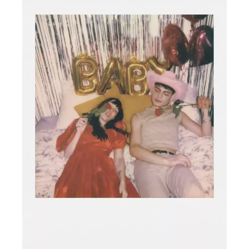 Sofortbildkamera POLAROID Now Gen 3 Gelb — Modell 9158, analoge Sofortbildkamera, integrierter Blitz