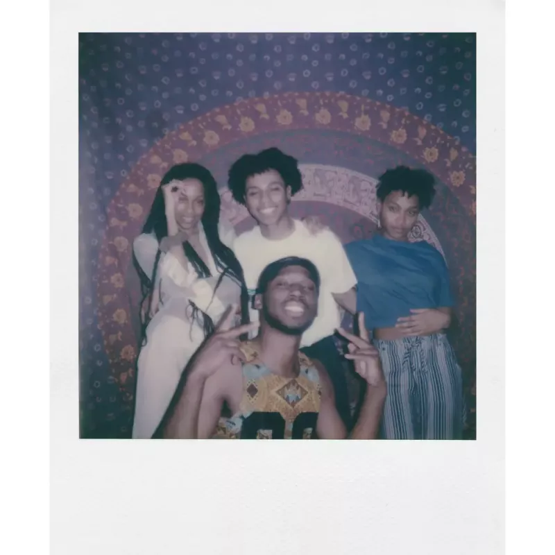 Sofortbildkamera POLAROID Now Gen 3 Gelb — Modell 9158, analoge Sofortbildkamera, integrierter Blitz