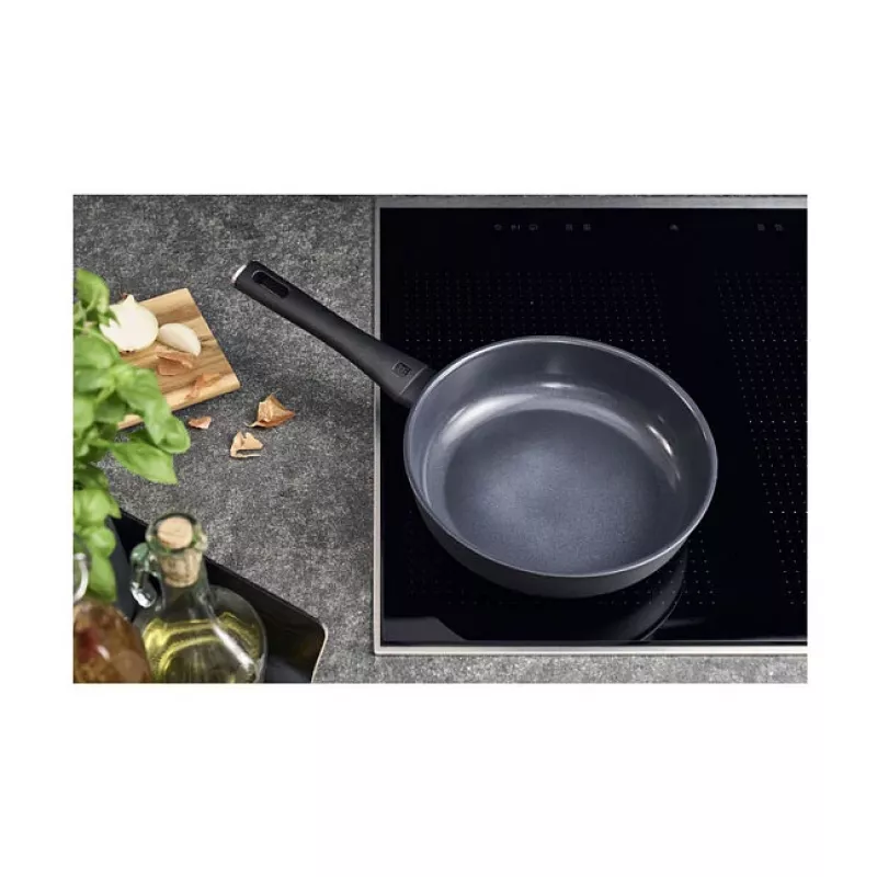 ZWILLING Madura Plus 28 cm Sautierpfanne, Schwarz, Schmiedealuminium, Duraslide Ultra Antihaftbeschichtung, induktionsgeeignet