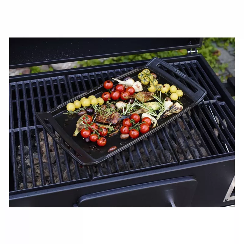 Staub Rechteckiger Gusseisen-Bräter mit Deckel, Schwarz, Induktionsgeeignet, 38 cm