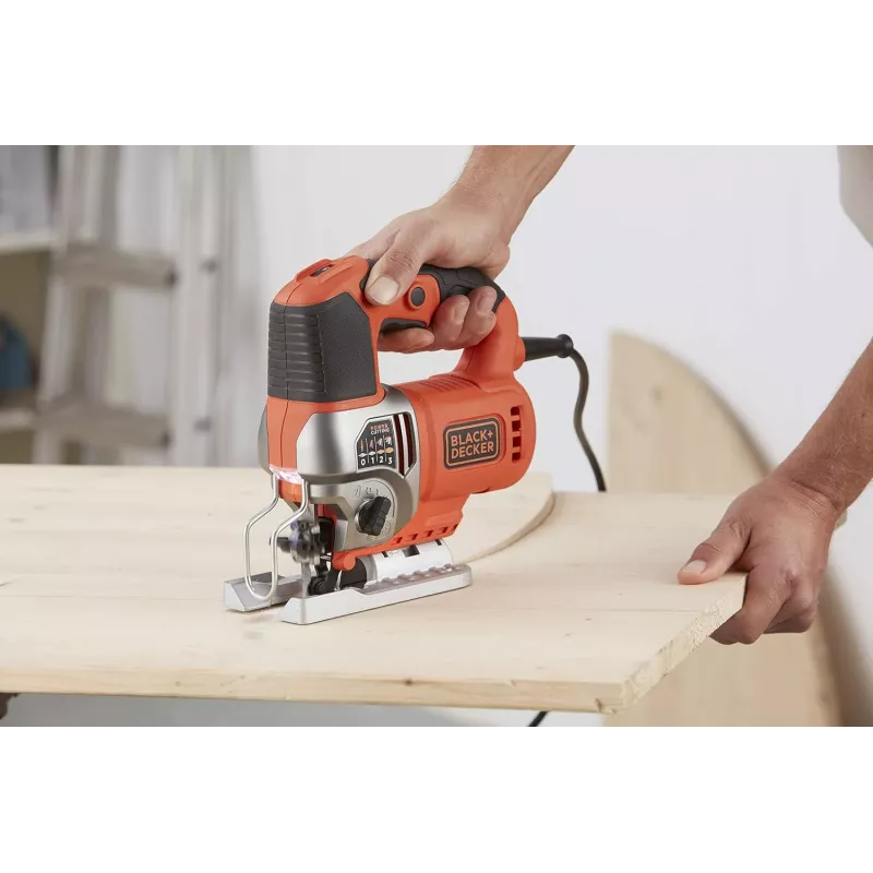 Black & Decker BES610K-QS 650W Pendelhubstichsäge im Koffer