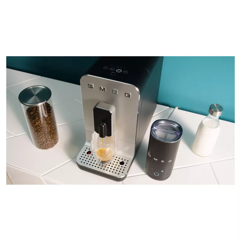 SMEG BCC11BLMEU Kaffeevollautomat mit Dampffunktion, Matt Schwarz
